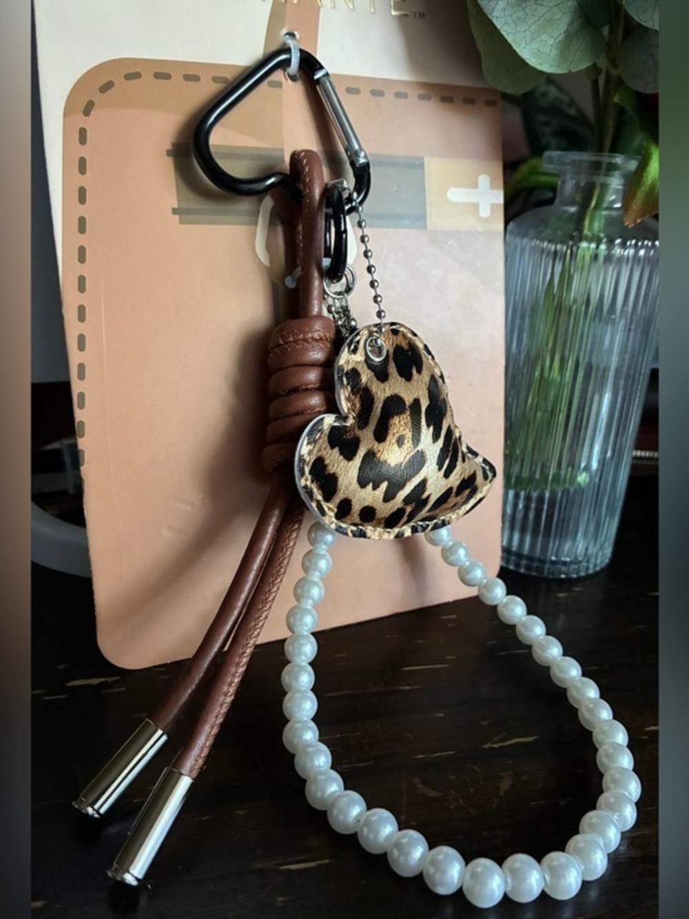Leopard Heart Pearl Bracelet Keychain - Brown
